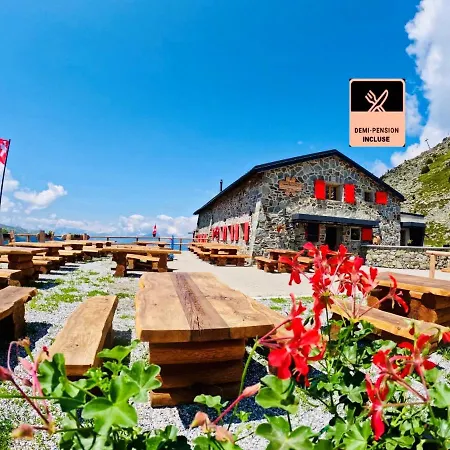 Hostel Bella-tola